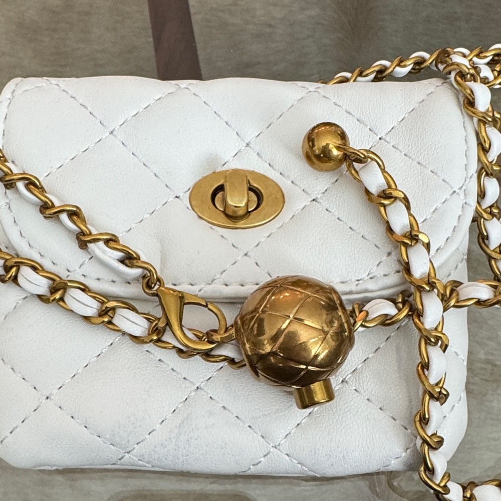 Elegant White Quilted Chain Bag belt
